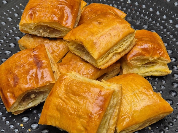 Half saucijzenbroodje